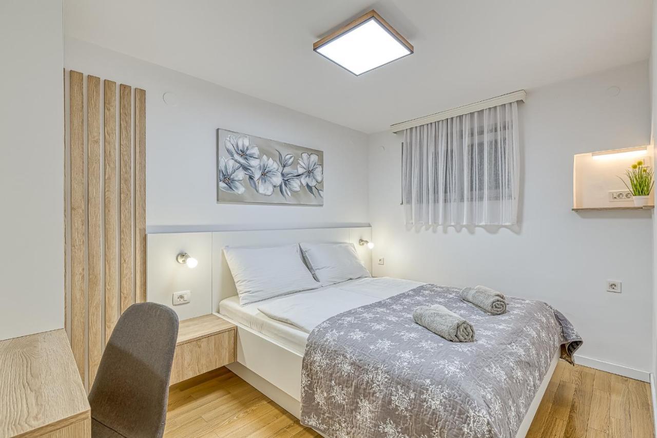 Apartments Pino Ровінь Екстер'єр фото
