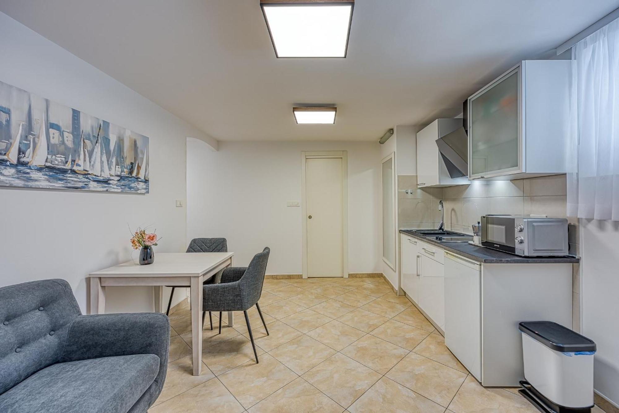 Apartments Pino Ровінь Екстер'єр фото
